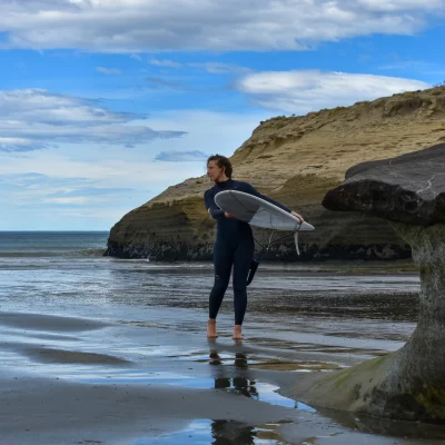 Parque Monte León desde el agua: surf en la Patagonia, fauna y una experiencia que “te vuela la cabeza”