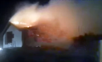 Procesaron al ex bombero por prender fuego una vivienda y atacar un auto en El Calafate Procesaron al ex bombero por prender fuego una vivienda y atacar un auto en El Calafate
