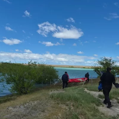 Marea extraordinaria dejó a cinco hombres aislados y activó un amplio operativo en Piedra Buena Marea extraordinaria dejó a cinco hombres aislados y activó un amplio operativo en Piedra Buena