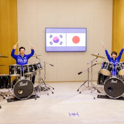 Ritmo y diplomacia: el presidente surcoreano y la primera ministra japonesa tocaron la batería juntos