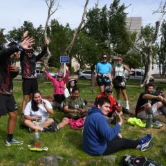 El grupo “Las Águilas” acompañó a Gastón Rivarola en el último “fondito” antes de la corrida de Crónica