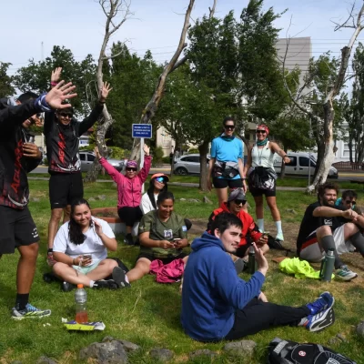 El grupo “Las Águilas” acompañó a Gastón Rivarola en el último “fondito” antes de la corrida de Crónica