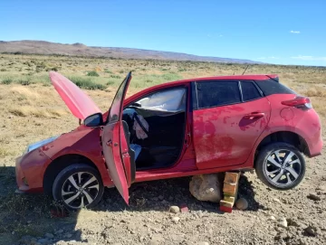 Un auto despistó cerca de Gobernador Gregores y una mujer debió ser hospitalizada Un auto despistó cerca de Gobernador Gregores y una mujer debió ser hospitalizada