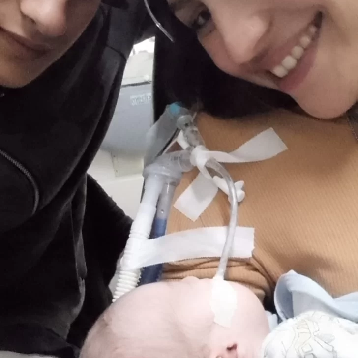 Angelex, el bebé con síndrome de Prune Belly, fue trasladado a Comodoro y continúa internado en terapia intensiva pediátrica Angelex, el bebé con síndrome de Prune Belly, fue trasladado a Comodoro y continúa internado en terapia intensiva pediátrica