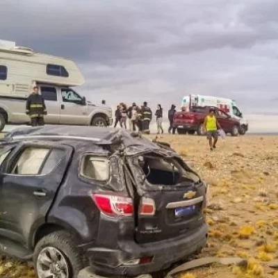 Seis turistas israelís debieron ser asistidos tras un violento vuelco en Santa Cruz