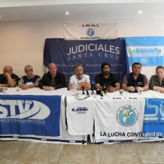 Gremios piden al Banco Santa Cruz financiamiento para que los empleados públicos puedan desendeudarse