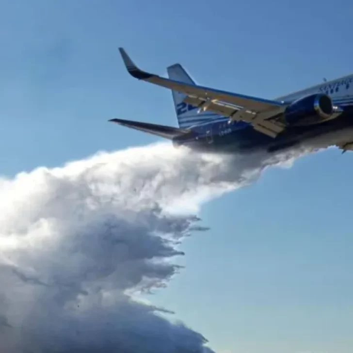 Cómo es el “gigante” que combate el fuego en Chubut: el Boeing 737 Fireliner, el hidrante más grande de Latinoamérica Cómo es el “gigante” que combate el fuego en Chubut: el Boeing 737 Fireliner, el hidrante más grande de Latinoamérica