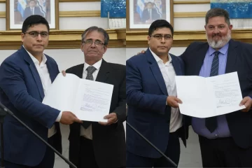 El gobernador Claudio Vidal puso en funciones a los nuevos ministros de Economía Ezequiel Verbes y de Trabajo Juan Mata El gobernador Claudio Vidal puso en funciones a los nuevos ministros de Economía Ezequiel Verbes y de Trabajo Juan Mata