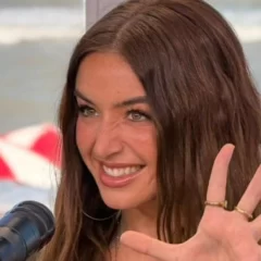 La emoción de Lola Índigo por recibir una camiseta de la Selección Argentina