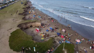Video. Murió un argentino de 29 años que vivía en Francia por una ola gigante en Santa Clara del Mar Video. Murió un argentino de 29 años que vivía en Francia por una ola gigante en Santa Clara del Mar