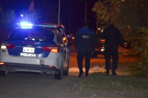 Dos hombres fueron detenidos tras protagonizar una riña y uno de ellos intentó escapar de la comisaría