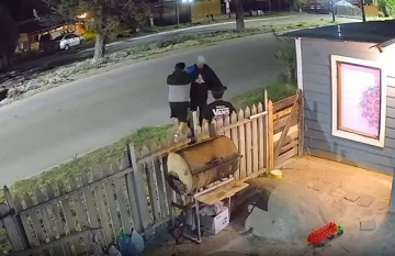 Video: Robó las llaves de una casa y recibió una golpiza por parte del dueño Video: Robó las llaves de una casa y recibió una golpiza por parte del dueño