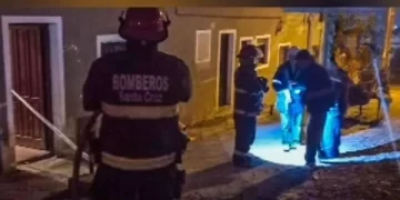 Bomberos y Camuzzi actuaron ante un escape de gas en una vivienda de Puerto Deseado Bomberos y Camuzzi actuaron ante un escape de gas en una vivienda de Puerto Deseado