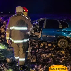 Bomberos respondieron a un vuelco cerca de Pico Truncado