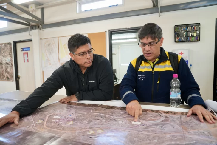 Claudio Vidal y Tito Cacho, recorrieron diferentes áreas de Cerro Negro. Claudio Vidal y Tito Cacho, recorrieron diferentes áreas de Cerro Negro.