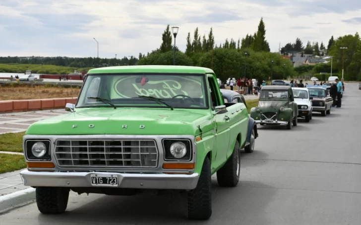 CARAVANA-DE-AUTOS-CLASICOS-3-728x455