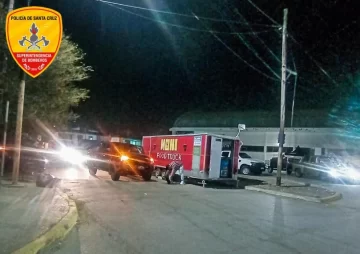 Cable energizado generó humo y chispas en plena madrugada en Caleta Olivia Cable energizado generó humo y chispas en plena madrugada en Caleta Olivia