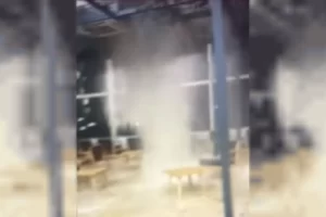 Se desplomó parte del techo en el Aeroparque Jorge Newbery Se desplomó parte del techo en el Aeroparque Jorge Newbery