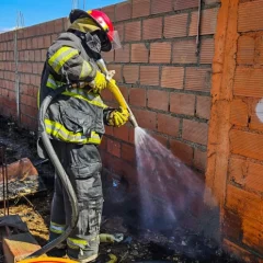 Sofocaron un incendio de pasturas en el barrio San Benito