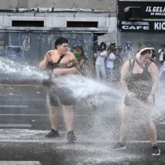 Incidentes y detenidos en las protestas por la reforma laboral frente al Congreso