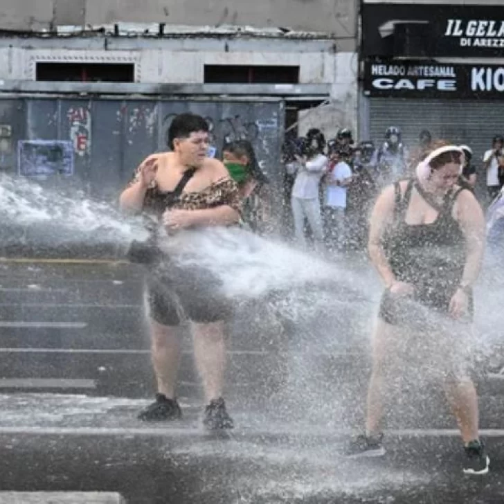 Incidentes y detenidos en las protestas por la reforma laboral frente al Congreso Incidentes y detenidos en las protestas por la reforma laboral frente al Congreso