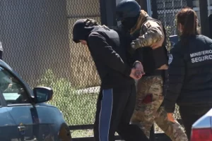 Todo sobre el primer crimen del año en Caleta Olivia: despidieron a Ulises Olima, se entregó el presunto autor y hay secreto de sumario Todo sobre el primer crimen del año en Caleta Olivia: despidieron a Ulises Olima, se entregó el presunto autor y hay secreto de sumario