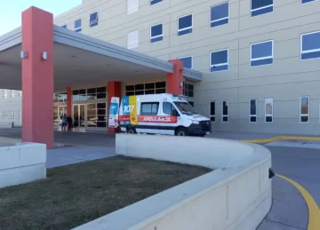 Policías salvaron la vida de un bebé que nació en un inodoro y no respiraba Policías salvaron la vida de un bebé que nació en un inodoro y no respiraba