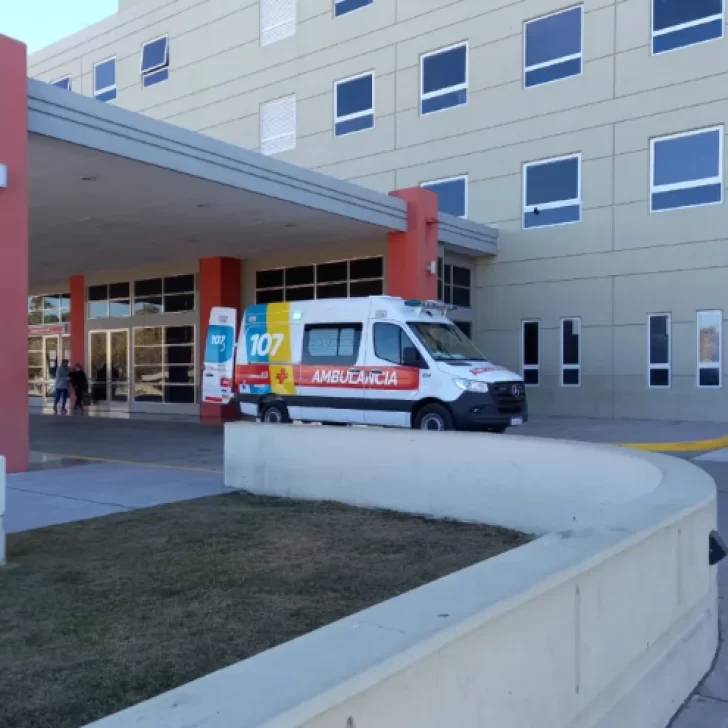 Policías salvaron la vida de un bebé que nació en un inodoro y no respiraba Policías salvaron la vida de un bebé que nació en un inodoro y no respiraba