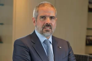 Adquirió Manantiales Behr de YPF en Chubut: para Luis Pérez Companc, “Pecom se consolida como uno de los grandes productores de petróleo del país” Adquirió Manantiales Behr de YPF en Chubut: para Luis Pérez Companc, “Pecom se consolida como uno de los grandes productores de petróleo del país”