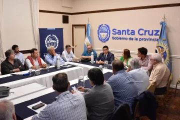 Gobierno de Santa Cruz y el sector productivo se vuelven a reunir este miércoles Gobierno de Santa Cruz y el sector productivo se vuelven a reunir este miércoles