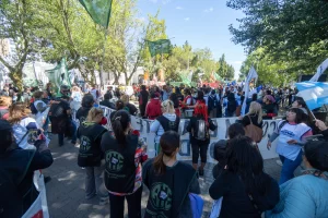 El Frente Sindical de Santa Cruz movilizó y rechazó las reformas en el Estado El Frente Sindical de Santa Cruz movilizó y rechazó las reformas en el Estado