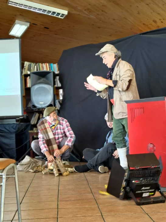 PRESENTACION-DEL-LIBRO-1921-DE-MARIA-LUZ-ROLDAN-EN-CASTRO-4-546x728