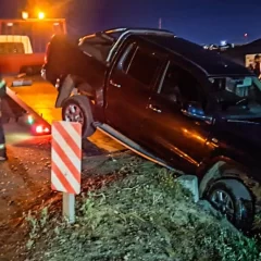 Una camioneta quedó atrapada en una alcantarilla en Puerto Deseado