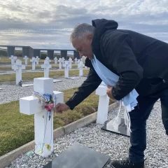 Veteranos de guerra de Córdoba visitaron el Cementerio de Darwin