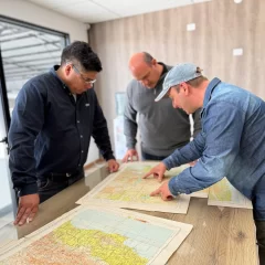Claudio Vidal sobrevoló el Río Fénix y anunció medidas para resolver el histórico problema del agua en Perito Moreno