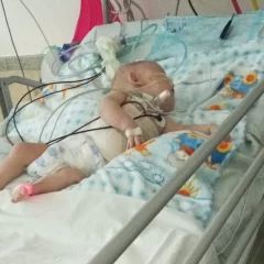Cuando parecía estabilizarse, el bebé de Las Heras con síndrome de Prune Belly volvió a descompensarse