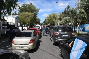 Policías autoconvocados de Santa Cruz anuncian nuevo bocinazo provincial por reclamo salarial