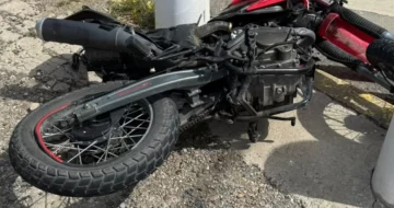 Joven motociclista está internado en terapia intensiva y al borde de la muerte tras un fuerte accidente Joven motociclista está internado en terapia intensiva y al borde de la muerte tras un fuerte accidente