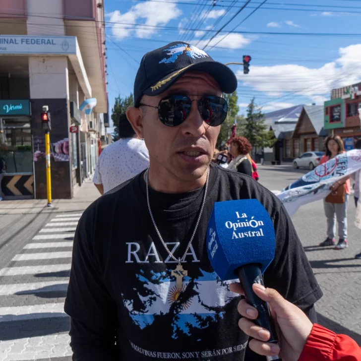 Víctor Guerrero dejará su carrito en Río Gallegos y seguirá su travesía por Malvinas rumbo a Perú Víctor Guerrero dejará su carrito en Río Gallegos y seguirá su travesía por Malvinas rumbo a Perú