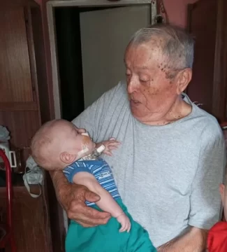 El bebé con síndrome de Prune Belly recibió el alta y ya permanece en la casa de sus abuelos El bebé con síndrome de Prune Belly recibió el alta y ya permanece en la casa de sus abuelos