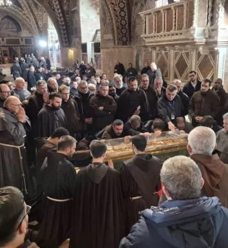 En Asís se desarrolla la exposición extraordinaria de los restos de San Francisco por los 800 años de su muerte En Asís se desarrolla la exposición extraordinaria de los restos de San Francisco por los 800 años de su muerte