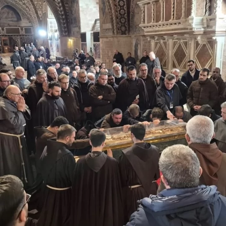 En Asís se desarrolla la exposición extraordinaria de los restos de San Francisco por los 800 años de su muerte En Asís se desarrolla la exposición extraordinaria de los restos de San Francisco por los 800 años de su muerte