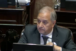 Carlos Linares adelantó que votará en contra de la Reforma Laboral: “Es una ley retroactiva, creadora de desempleo”