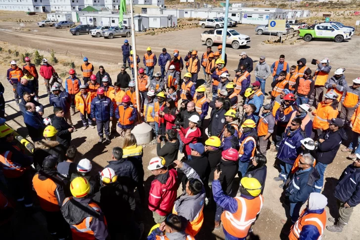 Acto en Newmont Cerro Negro. Acto en Newmont Cerro Negro.