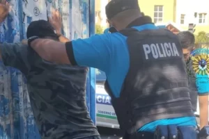 Violento episodio en Comodoro: lo amenazaron con un cuchillo tras negarse a compartir cigarrillos