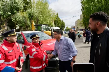 Santa Cruz sumó vehículos y maquinaria para reforzar servicios e infraestructura Santa Cruz sumó vehículos y maquinaria para reforzar servicios e infraestructura