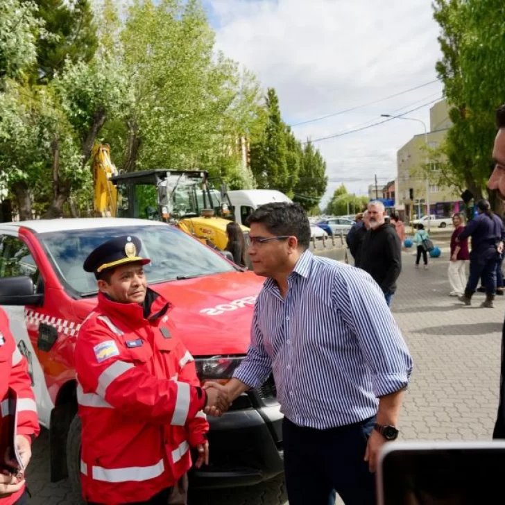 Santa Cruz sumó vehículos y maquinaria para reforzar servicios e infraestructura Santa Cruz sumó vehículos y maquinaria para reforzar servicios e infraestructura