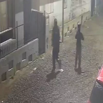 Robaron una moto y quedaron escrachados en video: la víctima pide ayuda para recuperarla Robaron una moto y quedaron escrachados en video: la víctima pide ayuda para recuperarla