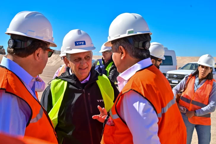  El titular de YPF afirmó que la obra posicionará al país como proveedor competitivo de shale en el mercado internacional.