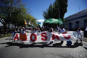 ADOSAC repudió los descuentos a docentes y convocó a un congreso provincial este martes